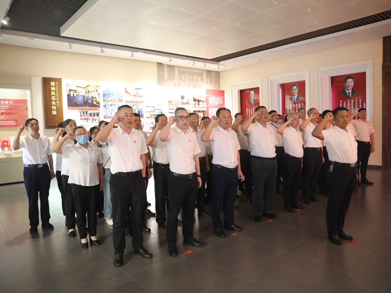 宣誓 谭 宣誓 谭