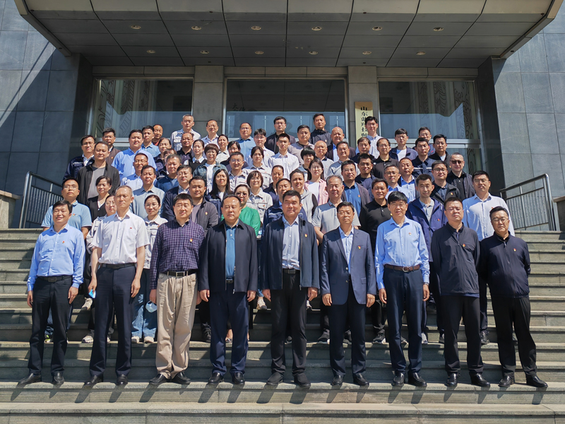 教学楼前合影1 教学楼前合影1