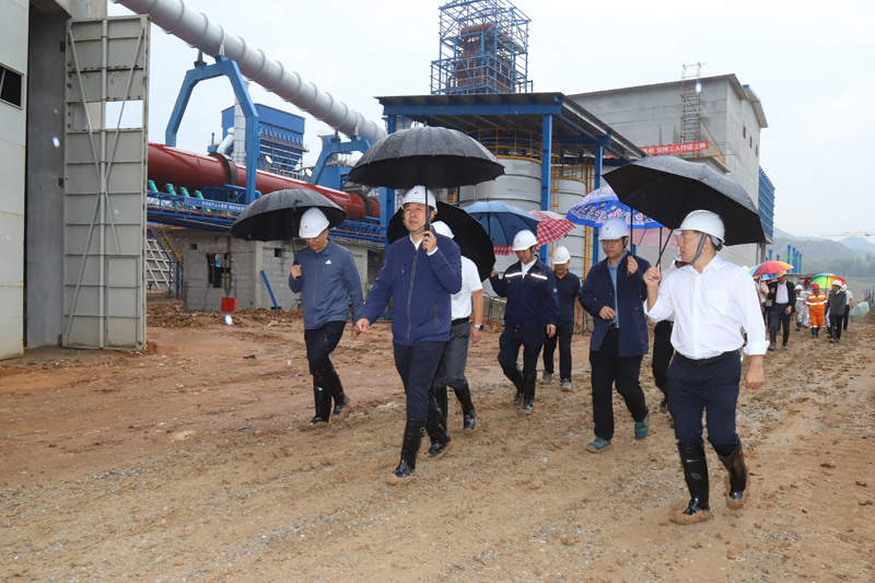 1在赤峰退城入园项目察看熟料线建设情况 1在赤峰退城入园项目察看熟料线建设情况